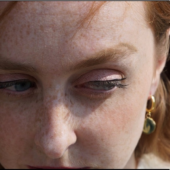 |GOLD HUGGY HOOP|☁️✨🥂 - Picture 2 of 3